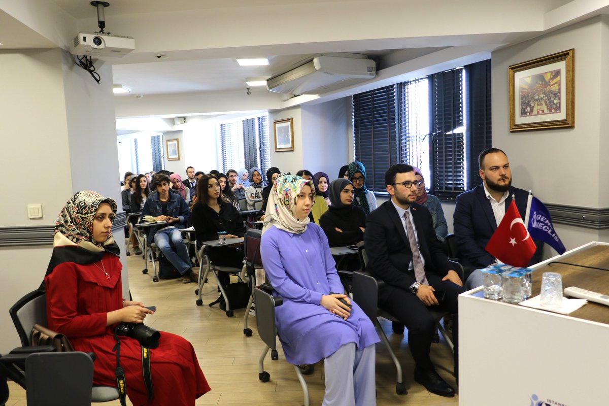 samedagirbas's tweet photo. Genç Kariyer Akademisi Final Programına katılarak gençlerle tecrübe ve bilgilerini paylaşan İbn Haldun Üniversitesi Rektörü Prof. Dr. Recep Şentürk'e katılımlardan dolayı teşekkür ederiz. @ibnhalduni @senturkrecep https://t.co/wTdLAL192H