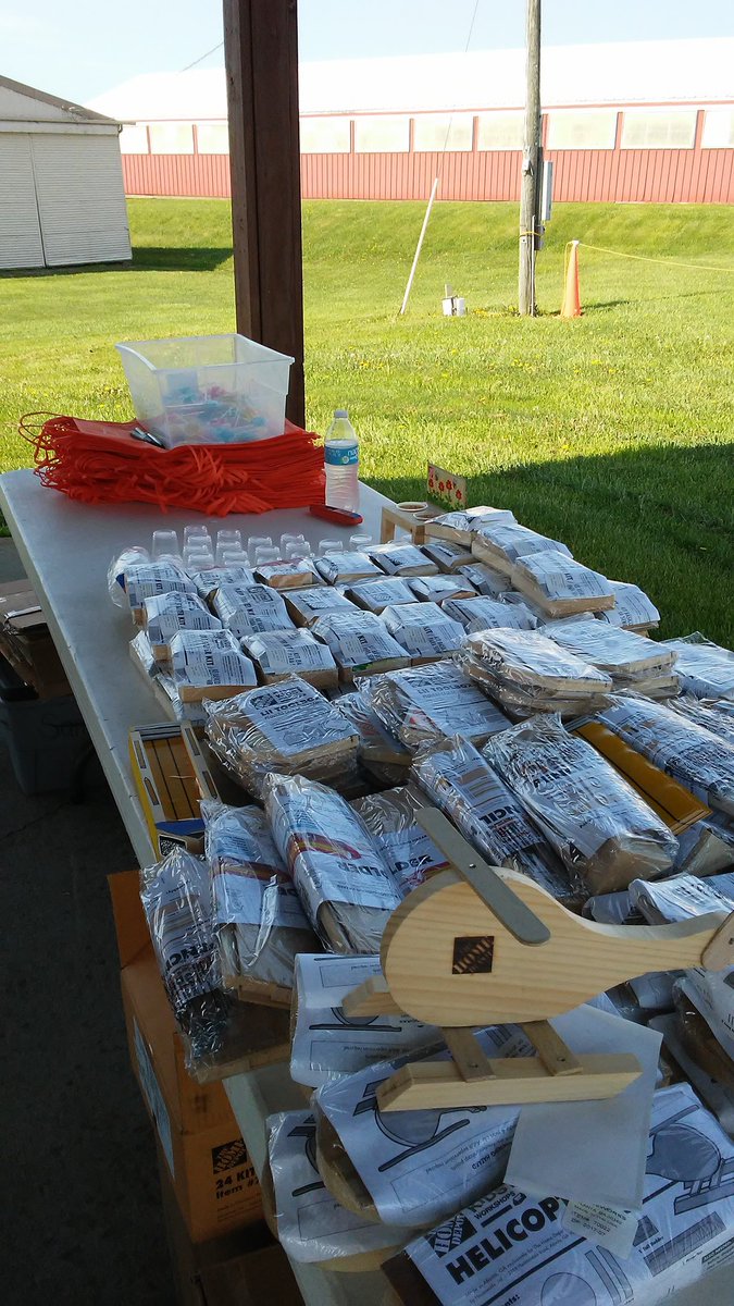 shack_4139's tweet photo. Getting ready for Kids Day America!! Gorgeous day!! ☺ https://t.co/lqXxhBeg6o