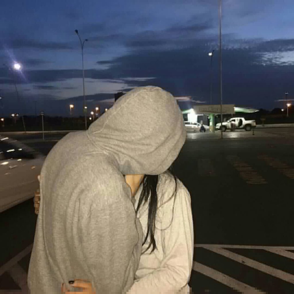 JIEYNANA's tweet photo. Someone who

Loves his backview,
Loves the warmth of his hand,
Addicted to his kisses, 
And his crybaby. https://t.co/0o1vFdMFs0