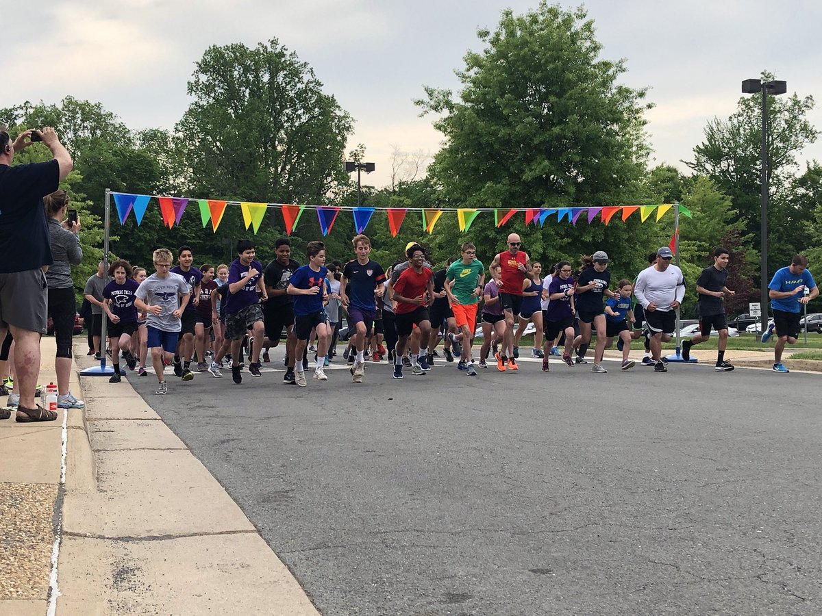 Amazing turnout for the 1st Annual River Bend 5k Fun Run! Over 100 runners! <a href="/RBMS_Official/">River Bend M.S.</a>
