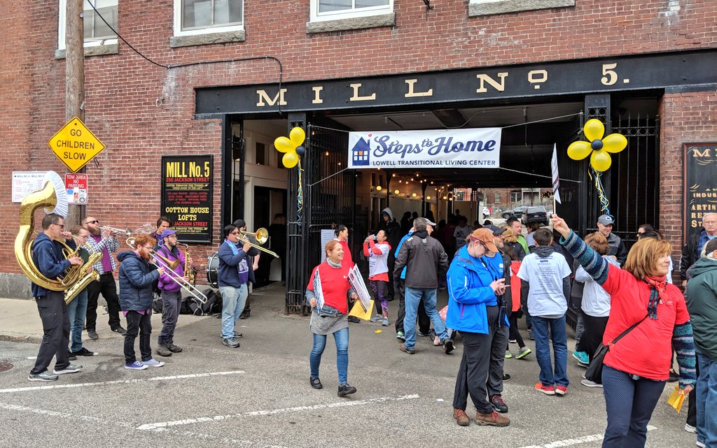 mkmprt's tweet photo. .@millno5 is rocking this morning as The Party Band sends off @LowellShelter walkers for the 2018 #stepstohome 5k walk https://t.co/GRB7U8sYK0