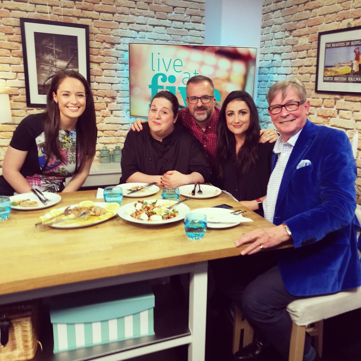 TVZaraJ's tweet photo. Last night I did Caught Your Eye on an RTS Award winning show 😁. First time doing it on #LiveAtFive. Pretty sure that's a full house in the TV jobs bingo. #presenter #televisionreporter #televisionpresenter #televisionproducer #tvwork #bts https://t.co/q6w6AnEPwg