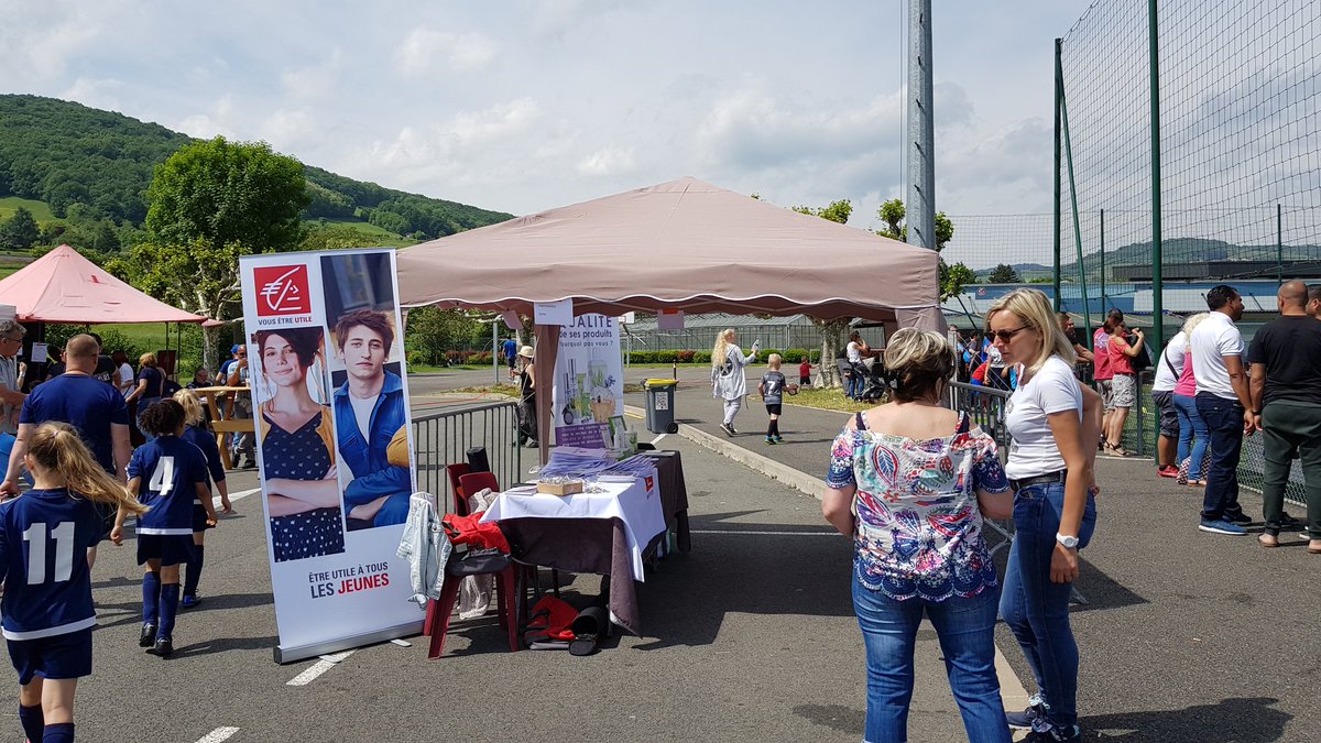 AnneSoGenin's tweet photo. @cath_thibaut @CE_RhoneAlpes Merci à notre #partenaire de nous accueillir sur leur tournoi, #FCPSL @CE_RhoneAlpes toujours présente 😊💪🏻 https://t.co/pKBY1Otovl