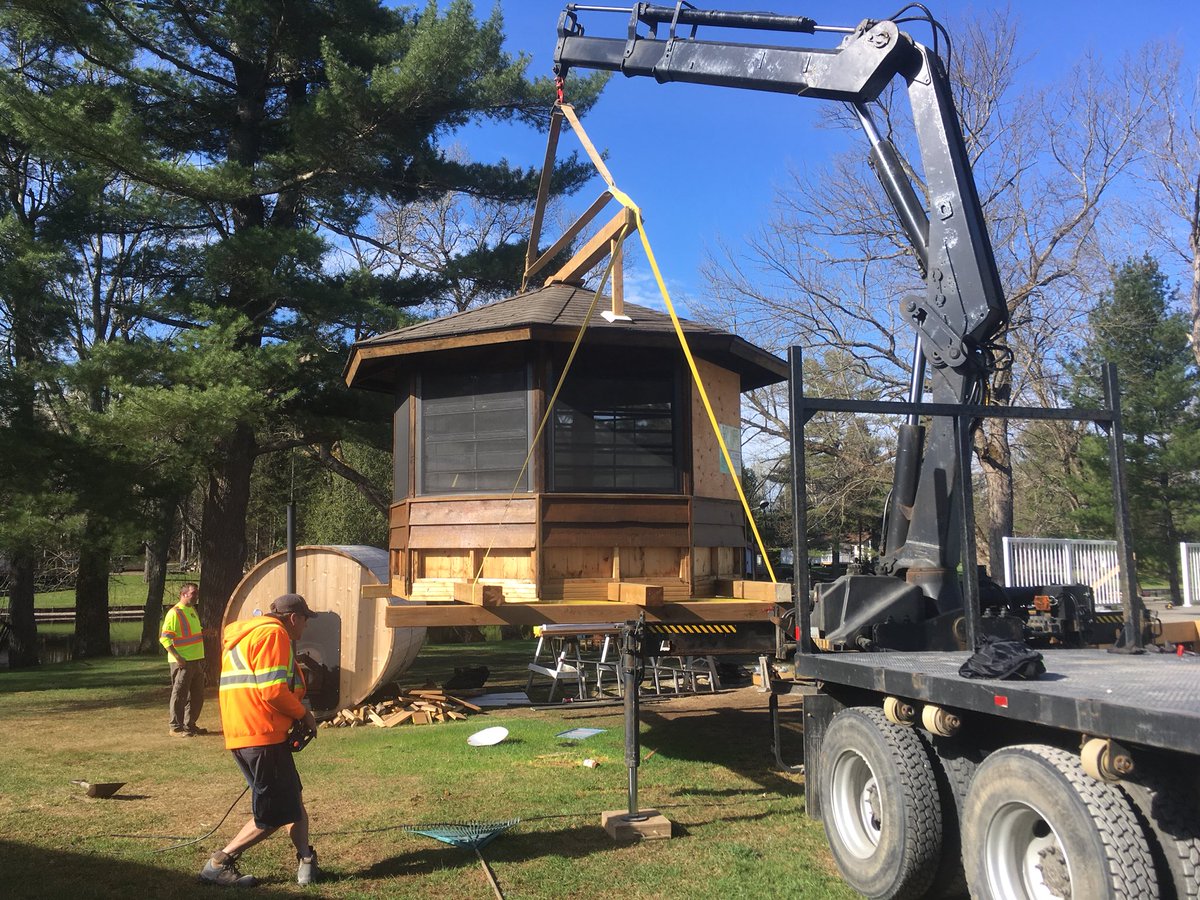Perry_199's tweet photo. We have lift off! Back in its final spot!#feww https://t.co/ofQxfpB8Bx