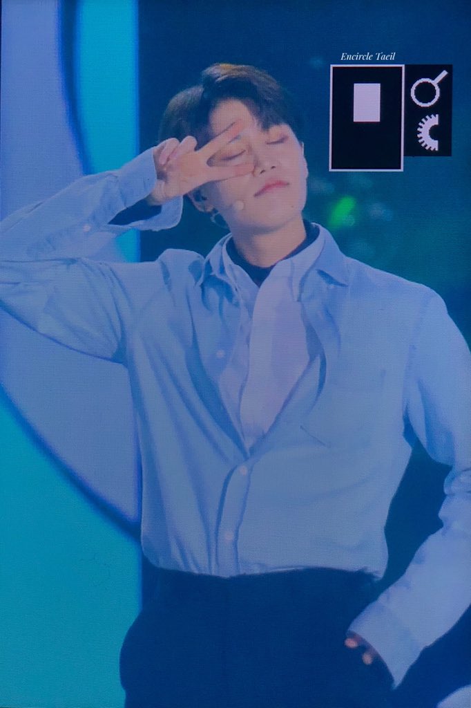 Encircle0614's tweet photo. 180512 Dream Concert 
So sweet 😭 
#태일 #문태일 #TAEIL #NCT https://t.co/I86doOQzdS