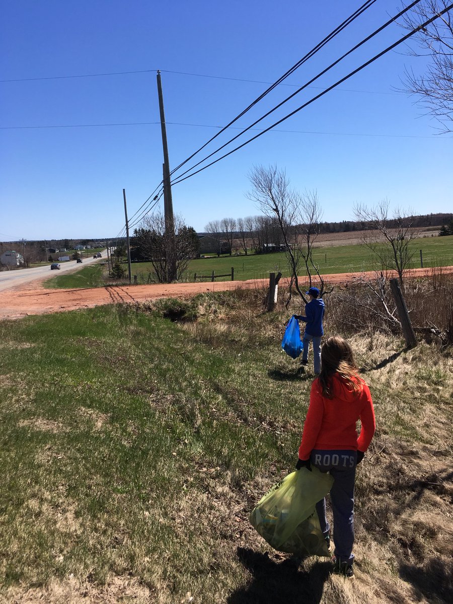 BloyceThompson's tweet image. The Thompson’s are doing their part today. #pei #roadsidecleanup