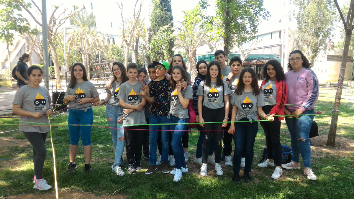 iesbovalar's tweet photo. Revista Riu Sec: Eixida al teatre https://t.co/rWAI14lcd3 https://t.co/kzgSuNDvAP