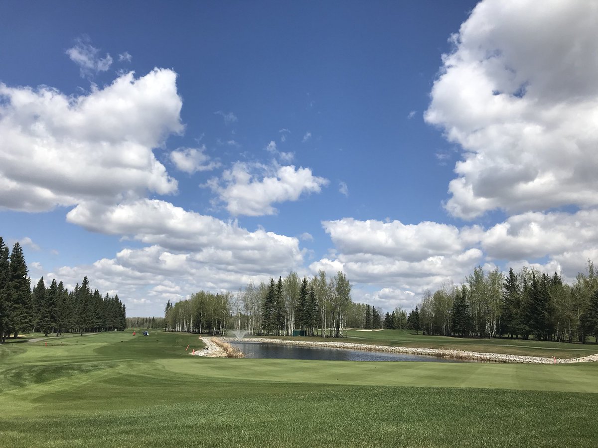SundreGolfClub's tweet photo. Ready for day โ๐ผof the season! #LetsGetGolfing #SundreGolfClub https://t.co/3W3VJU4g6h