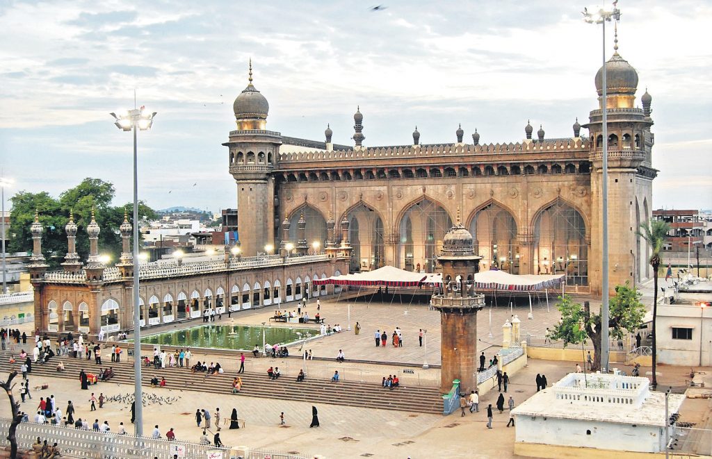 flights2indiauk's tweet photo. Mecca Masjid in Hyderabad is one of the largest and oldest mosques in India with 15 arches and pillars &amp; a capacity of 10,000 people this beautiful mosque with impressive complex features is worth visiting on trip to India.
#MeccaMasjid #Hyderabad #islam #mosque #Travel #Explore https://t.co/mm6uKuH0UR