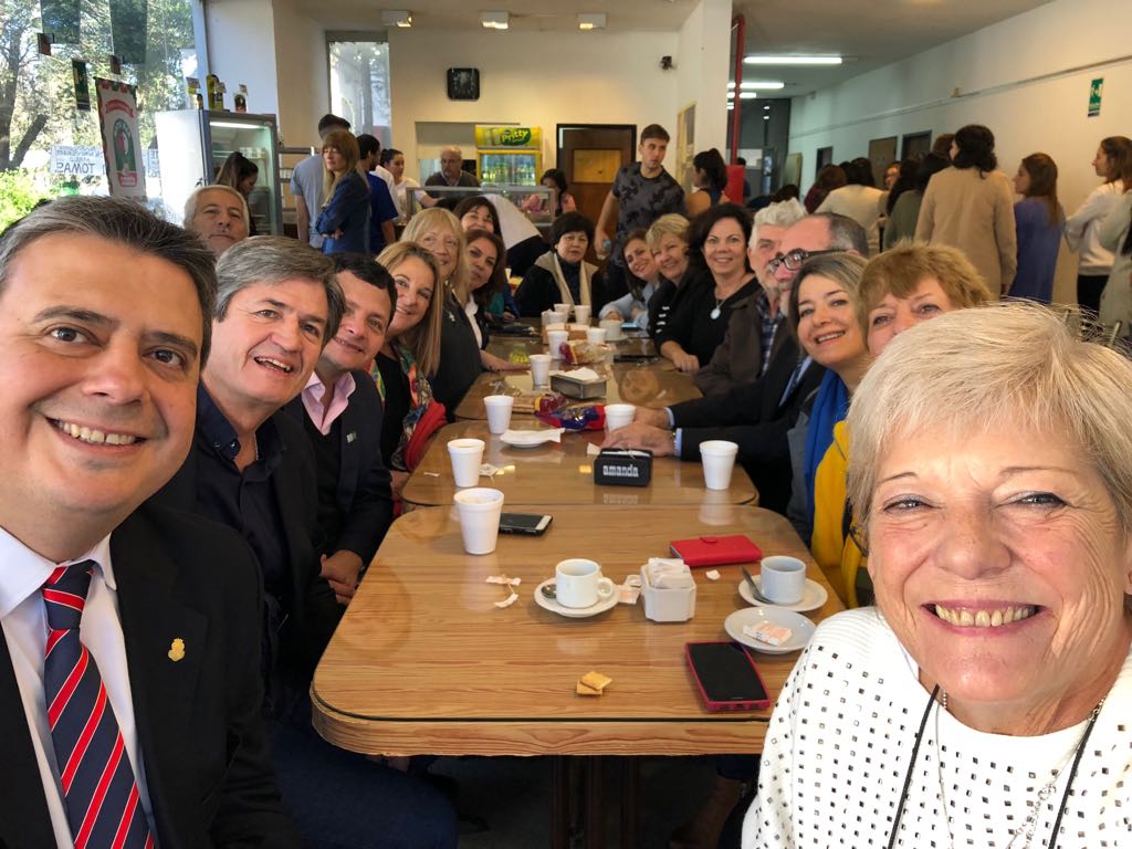 mhcuneo's tweet photo. Gracias por tanto afecto y también por las críticas que nos ayudan a crecer.
Tenemos un gran equipo, te estamos esperando para que este jueves te sumes vos también.
#CreceMedicas 🏥 https://t.co/4ynN0V8PH9