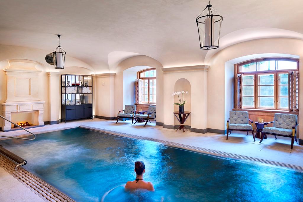 FSPrague's tweet image. Enjoy some "me time" in our AVA Spa! Vitality pool with massaging jets and other accessories offers hydrotherapy and ultimate relaxation! For more information on AVA, please visit: bit.ly/2KUG8Le #FSSpa #AVASpa #FSPrague #Prague