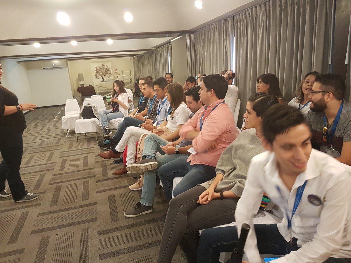 LeonShapers's tweet photo. Iniciamos el taller de Auker de Carla Samaniego para desarrollarnos como shapers #ShapingMx18 #GlobalShapers 👊🤗 https://t.co/BzIbKaFd1D