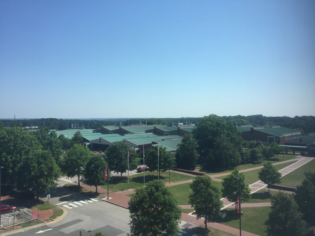 splashnits's tweet image. Its days like today I wish my office had a window. #ResidentProblems