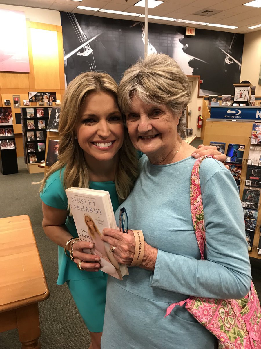 ainsleyearhardt's tweet photo. Some photos from last nights book signing @BNMountPleasant! Thank you for supporting my new book, #TheLightWithinMe. #grateful @foxandfriends https://t.co/wCIYf2v99m