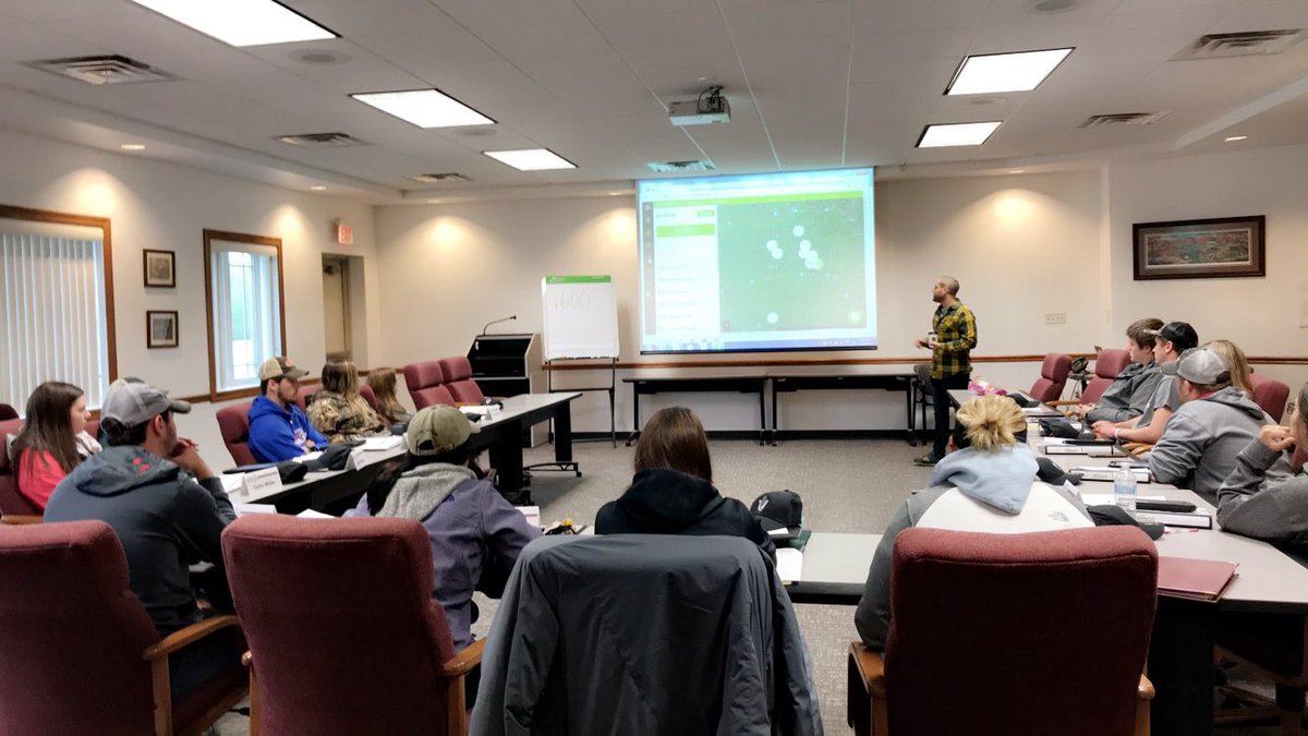 KelliBloes's tweet photo. Kicking off our last scout training learning about Mavrx Scout before they hit the fields this week. @ddemuth8 @227_brandon @mavrx_inc #AgVantageFS #FSSystems https://t.co/ltIWdUXZ2M