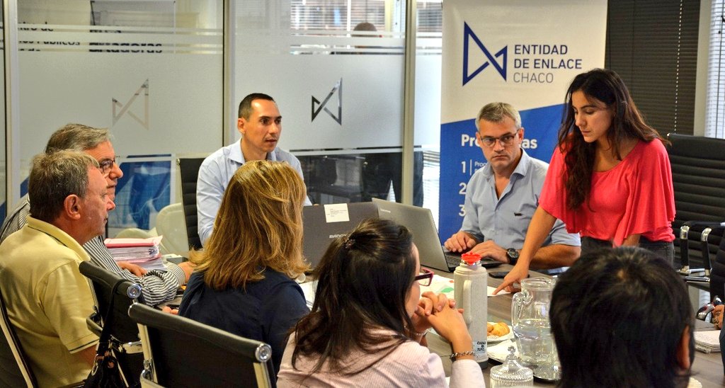 EntidadEnlace's tweet photo. 🔧Reunión Ejecutiva Semanal N°116 #PuertoLasPalmas

Construir un Puerto Provincial para mejorar la competitividad de los productos Chaqueños optimizando costos de logística

@domingopeppo
@echezafabian
@OcampoAlc
@pacozisuela
@josecarbajal_ar
@EduardoMeichtry
@UCAR_Agro
@Fonplata https://t.co/pk1J5FBr3C