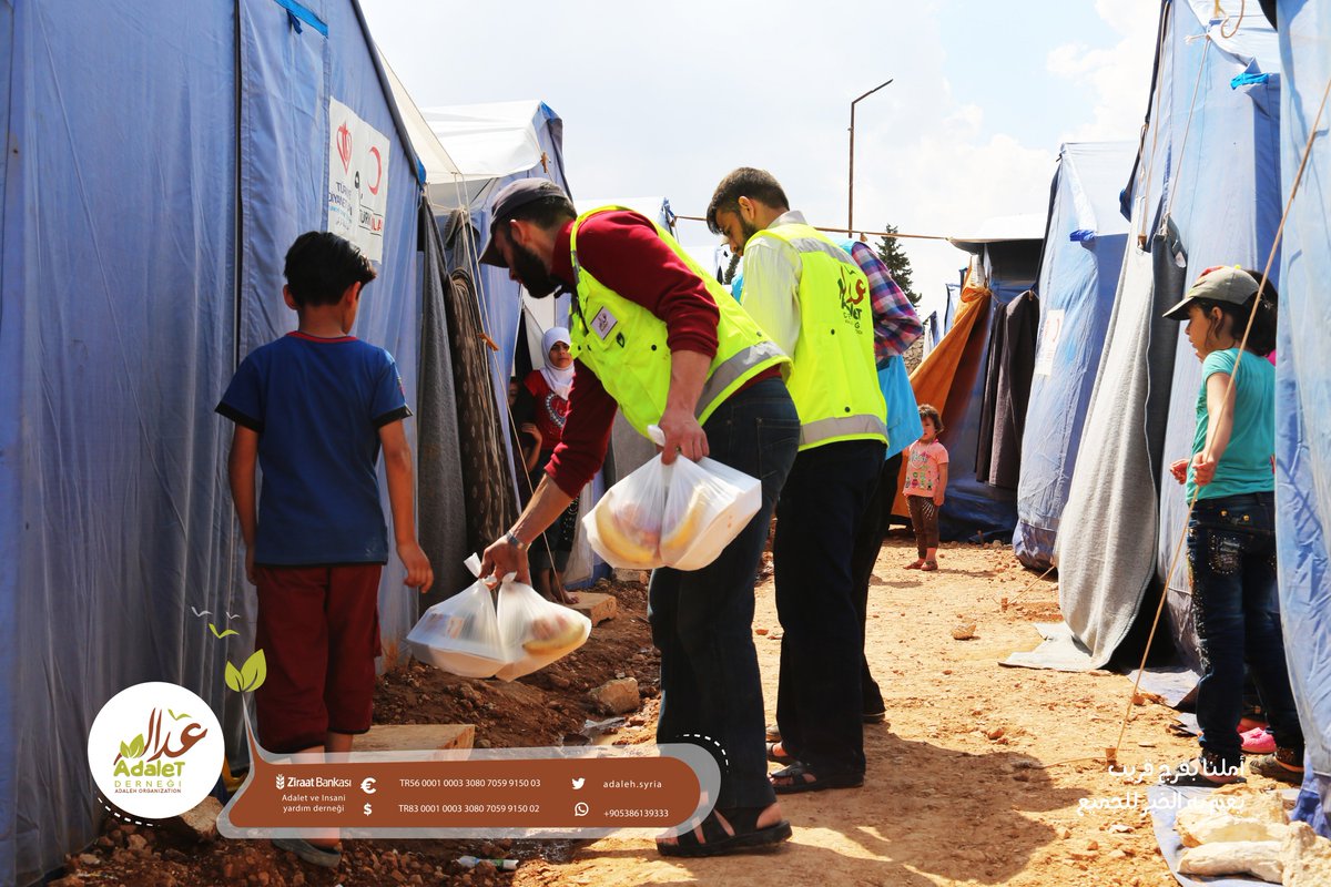 AdalehSyria's tweet photo. سعيآ منا بتخفيف معاناة أهلنا وإخواننا ومد يد العون لهم ..
يقوم فريق #منظمة_عدالة_للإغاثة_والتنمية بتجهيز وجبات الطعام وتوزيعها على المهجرين في مدينة الباب بري�� حلب الشمالي بالتنسيق مع المجلس المحلي لمدينة الباب.

#منظمة_عدالة_للإغاثة_والتنمية 
#سوريا 2018 https://t.co/gfWDbJlc3h