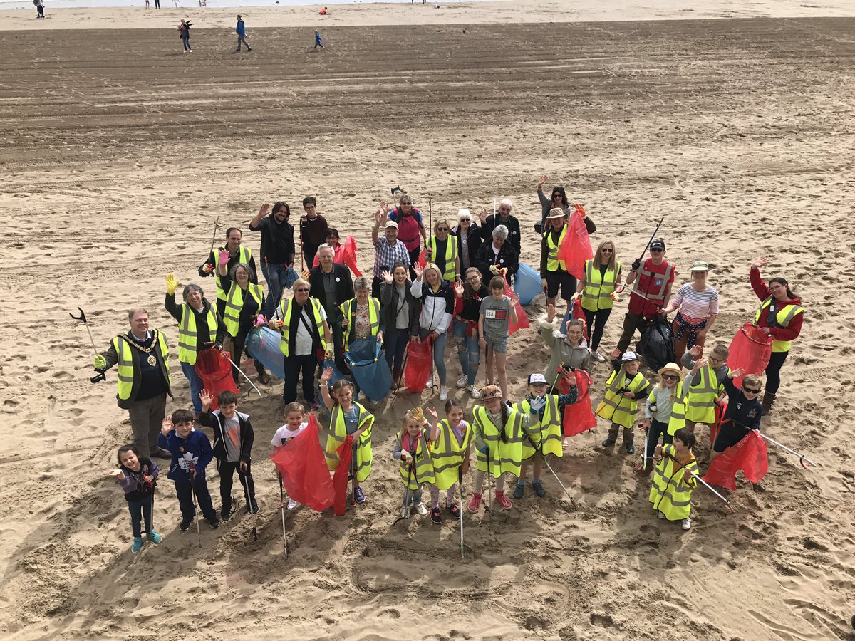 barry_beautiful's tweet image. It doesn&apos;t get any better than this! An army of pickers to tackle the litter! #valeofglamorgan #barryisland @visitthevale @Barrybados