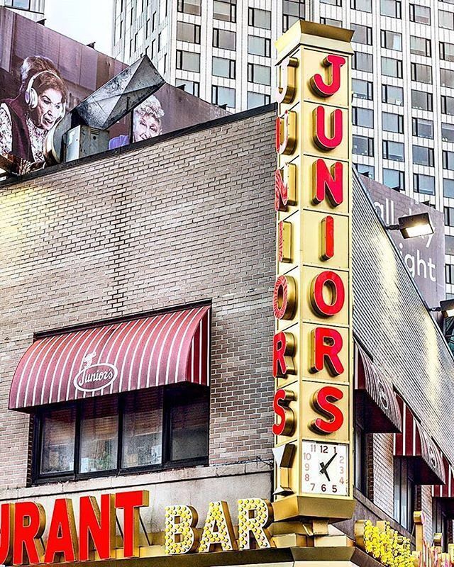 JuniorsCheeseck's tweet image. A Brooklyn Landmark since 1950 #regram @3rd_rock_shots
