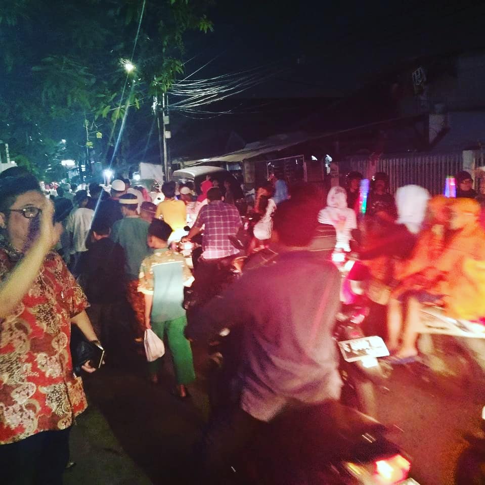 BongFung4's tweet photo. Ditengah kesibukan...Bapak Darmadi Durianto tetap menyempatkan diri untuk menyapa warga2nya yang tengah mengadakan Pawai menyambut bulan Suci Ramadhan...Bapak Wakil Rakyat Sahabat Rakyat...
@DuriantoDarmadi
#DarmadiDurianto
#DarmadiDuriantoPeduli
#DPRRI
#PDIPerjuangan https://t.co/qowiIkEVZt