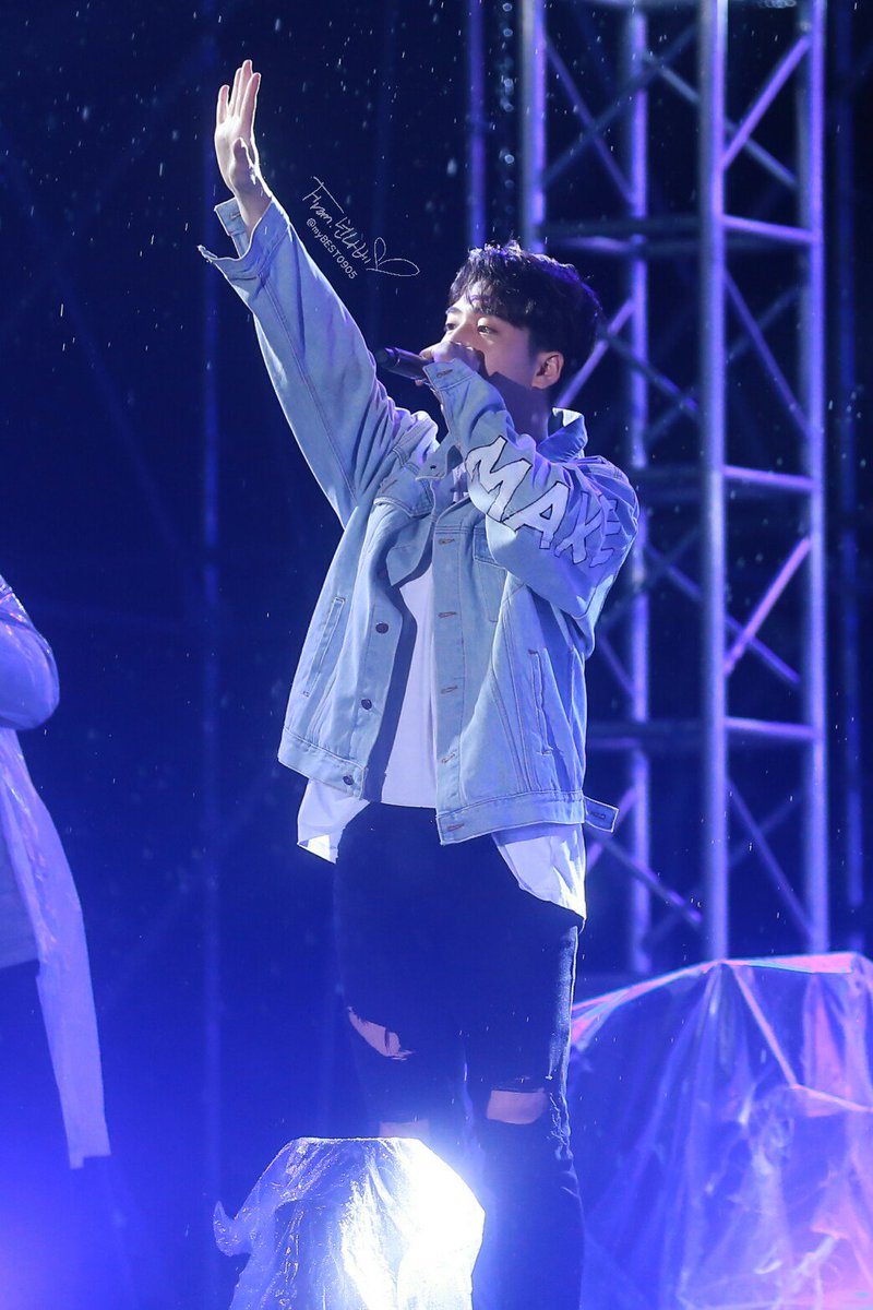 myBEST0905's tweet photo. 180512 이슬라이브 #B1A4 #바로 #BARO

선우를 만나니 세상이 이렇게 예쁠수 없네 🙈 https://t.co/Fe0FneZxdk