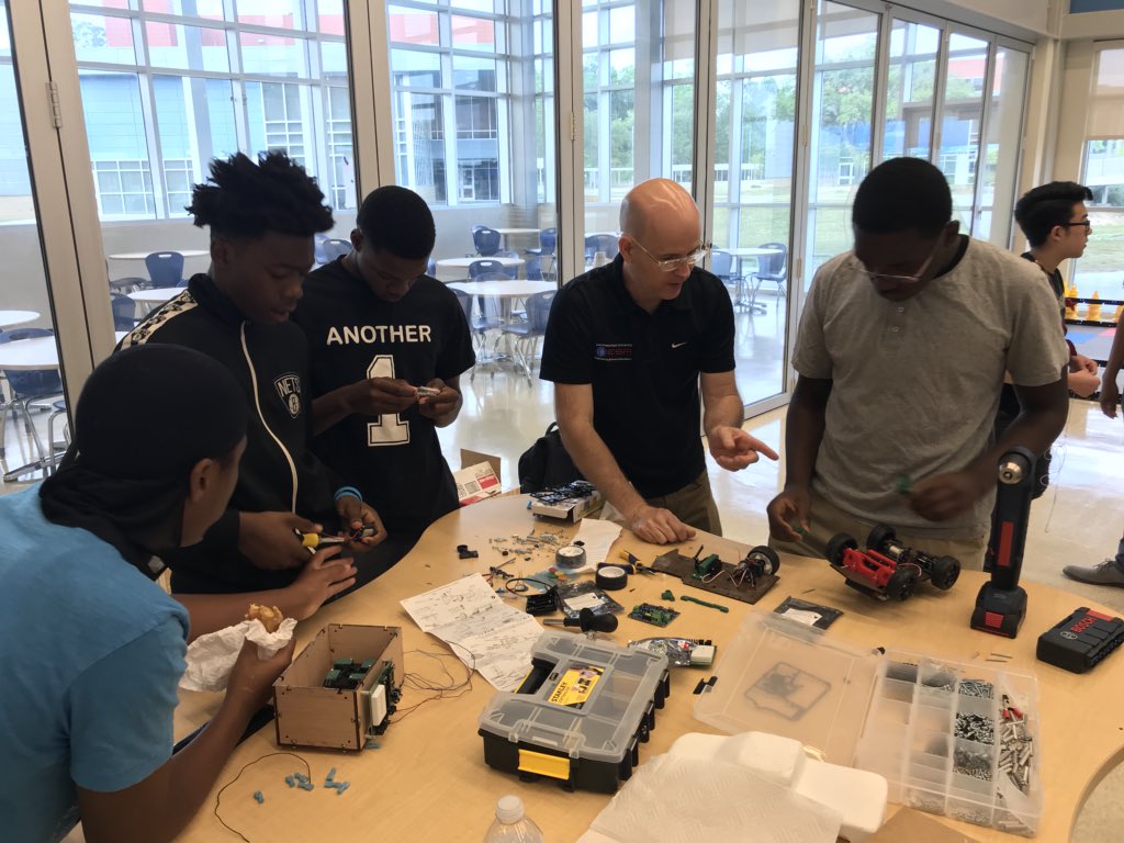 Lee High School - BR tweet media