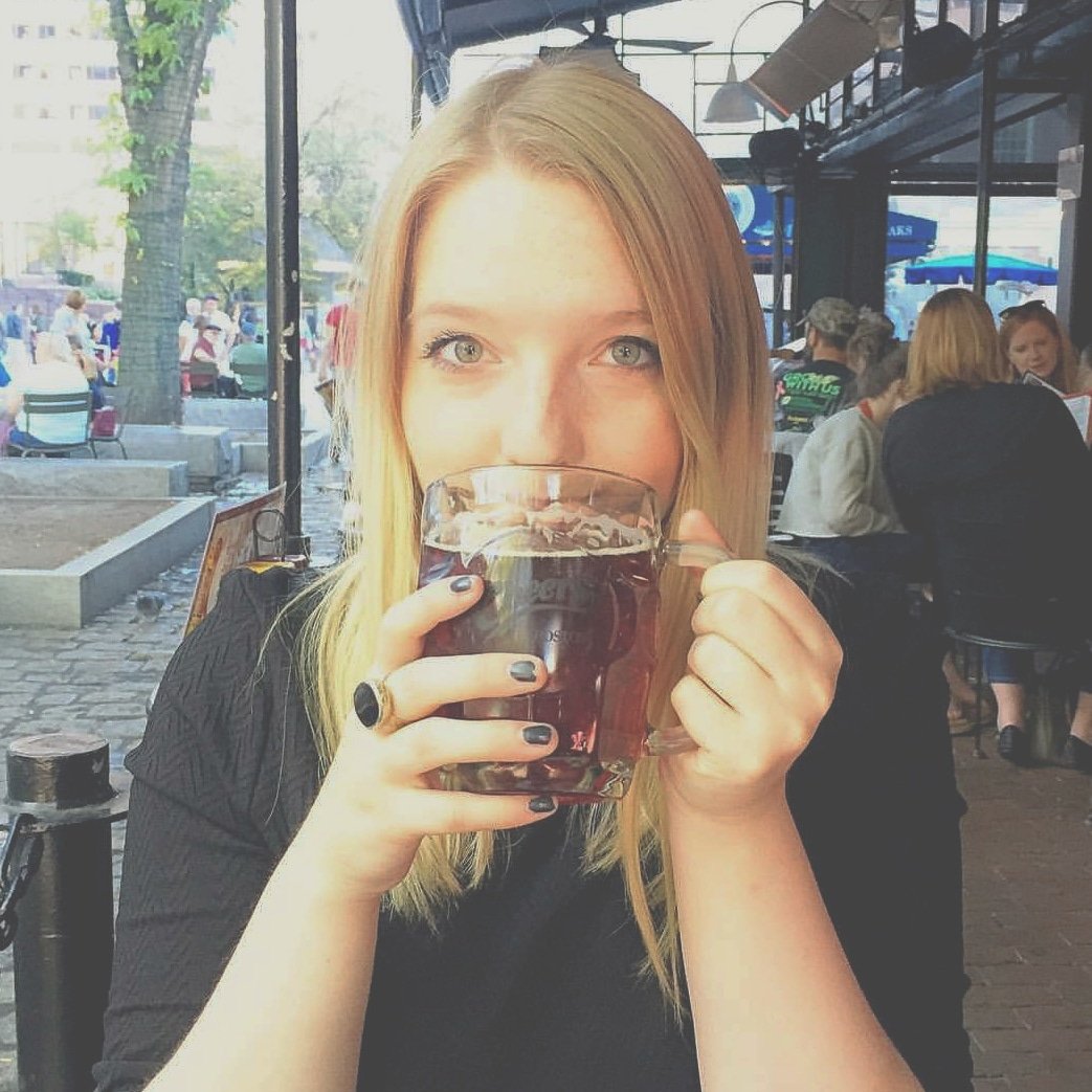 Smartsnobs's tweet photo. Meet our editor! @tayloronatrip - beautiful and SEO wizard! 🙋🏻‍♀️😍 https://t.co/IJCld3yP0k