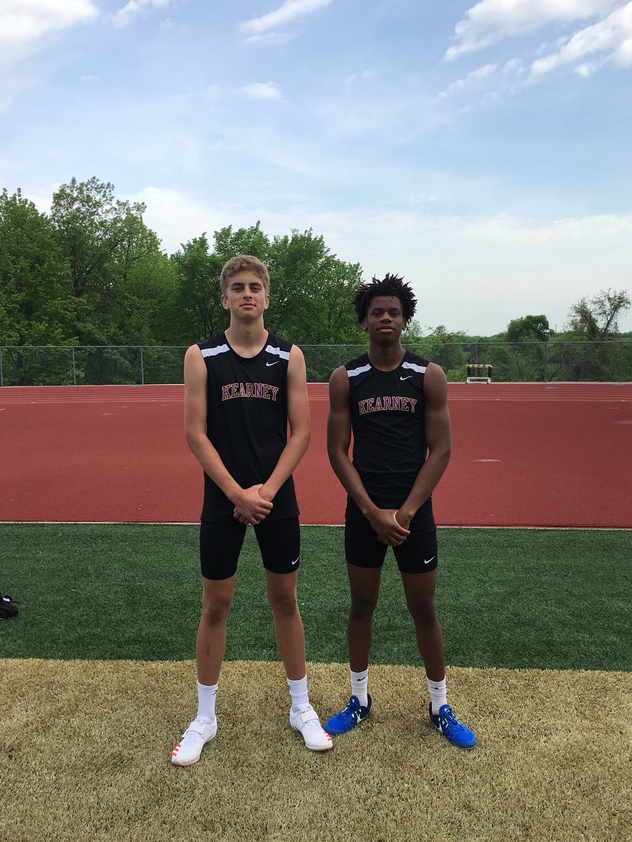 TylerRickard's tweet photo. Congrats to Brad (5’10”, 4th Place) and Cade (6’2”, 2nd Place) for moving on to Sectionals next week! #relentless @kearneybtf @BulldogsKHS @KHS_TV https://t.co/qye42XTprN