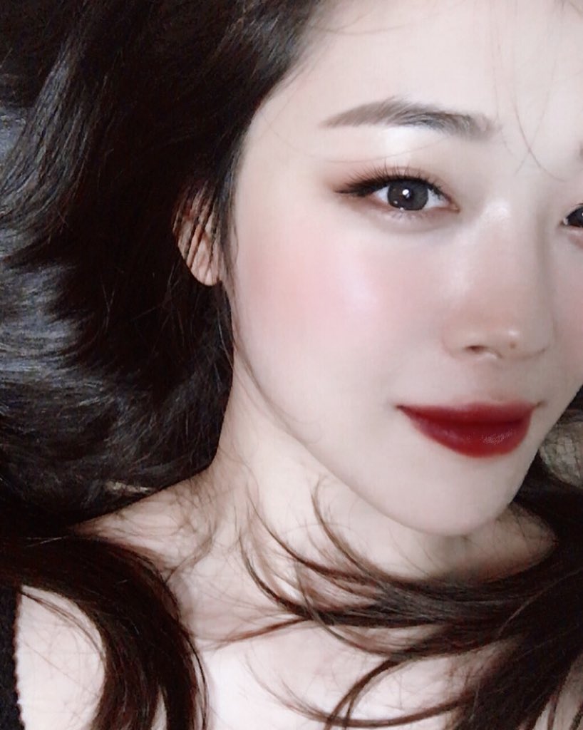 boksungi's tweet photo. 진리를 닮은 석류 #설리 https://t.co/2UGhNg9FNe