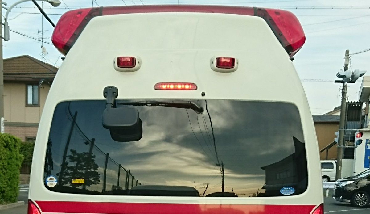 O Xrhsths しんご Sto Twitter 前を走っていた救急車の後ろがロボットの顔にしか見えなかった O Xrhsths しんご Sto Twitter 前を走っていた救急車の後ろがロボットの顔にしか見えなかった