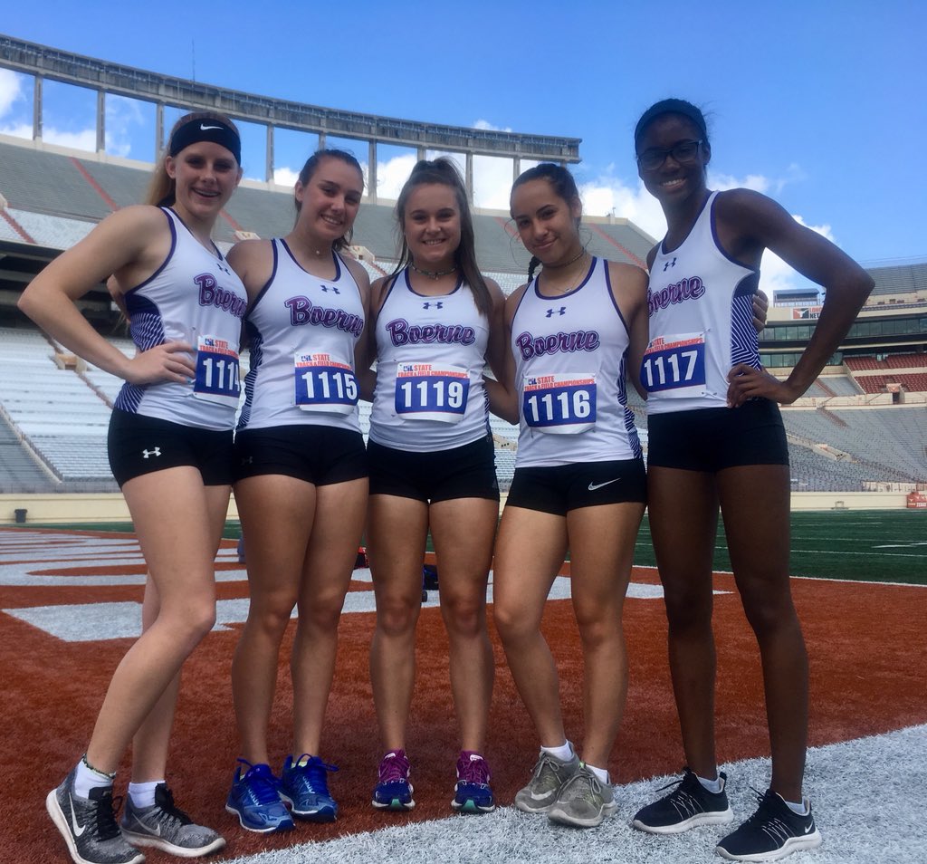 Girls have arrived at DKR for warm ups. #UILState #onelasttime