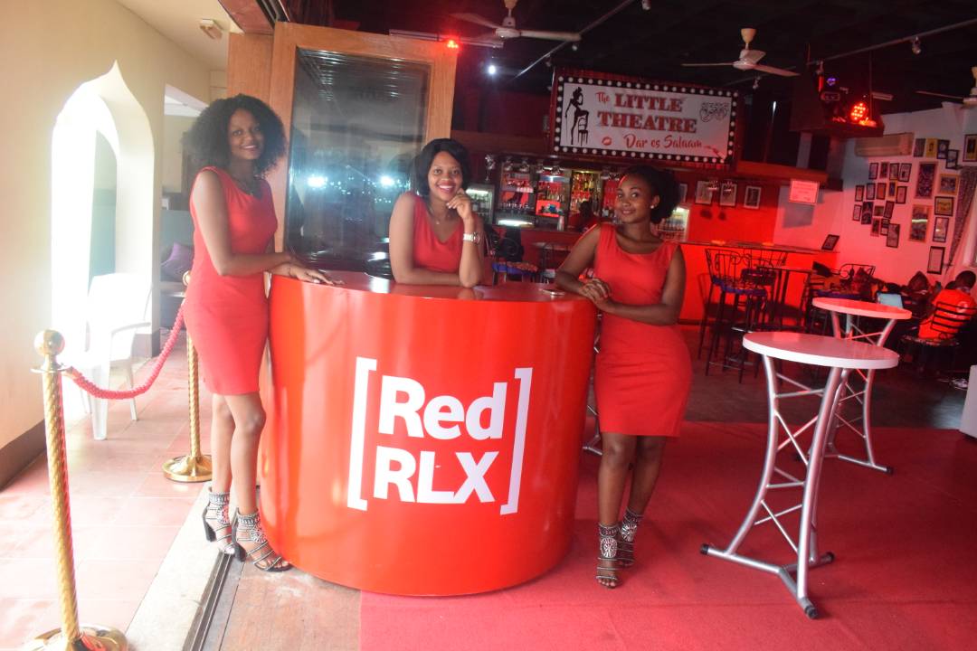 VodacomTanzania's tweet photo. Tupo pamoja na warembo wetu, ambassadors wa #REDRLX wapo tayari kutoa maelekezo mbalimbali kuhusu bando letu linalokuwezesha kuishi bila wasi. Kuna faida mbalimbali unapojiunga na bando la RED, ntazielezea kwa ufupi hapa chini. #Kidsrock #MtandaoSupa #VodacomRED https://t.co/Z7xAPq8dXr