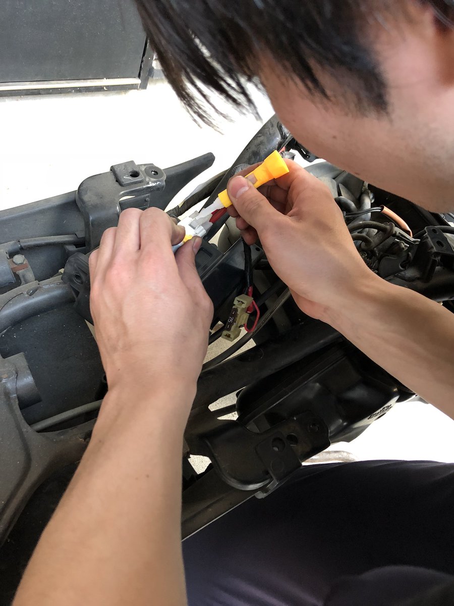 USeio3o9's tweet photo. シンガと原付治したけど
コネクタ破壊、ボルト4本余り
これが二級整備士の実力よね https://t.co/zxyB8zwVQS