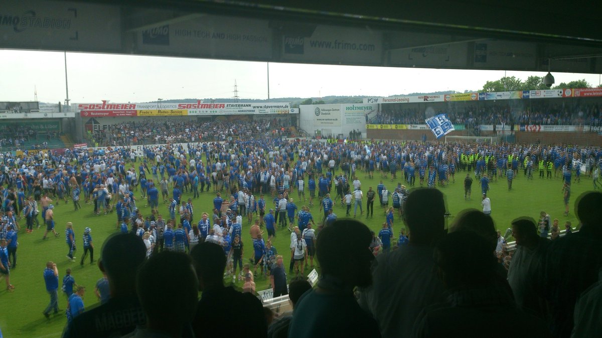 Smkn_SC's tweet photo. Glückwunsch an den FC Magdeburg zur Drittligameisterschaft #FCM #SFLFCM https://t.co/XZdzcgdWyh