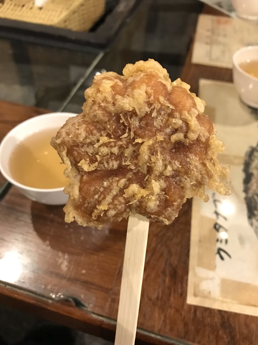 タケロロ على تويتر 個人的にオススメしたいのが この紅葉堂の 揚げもみじ もみじ饅頭を揚げ ちゃうぶっ飛んだ発想なのですが サクッとした衣の食感にホクホクのもみじ饅頭のコンボ これがめちゃくちゃ美味い 宮島と広島駅で食べることが出来るので もし足を