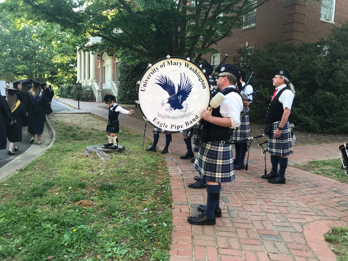 SargeantNelson's tweet photo. @UMaryWash Congrats UMW2018! #EaglePipeBand https://t.co/vBKOxshDkz