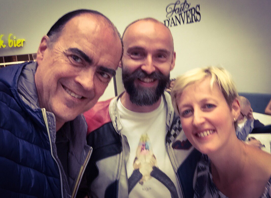 LucColemont's tweet photo. Fijne kennismaking &amp; fijne babbel met collega Dr. Bruno Schwagten &amp; echtg. Ysabel Schoenmaeckers, bezielers vzw #Overrslag! (Voorkamerfibrillatie) 
#kennisdelen #preventie #activisme @StopDarmkanker 
#samensterk 💙😉 https://t.co/NDu4K1cEBO