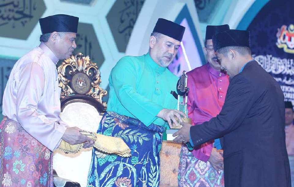 bharianmy's tweet photo. Qari, qariah Malaysia johan tilawah antarabangsa

https://t.co/QboctCWKkA https://t.co/2KwgDNaMfv