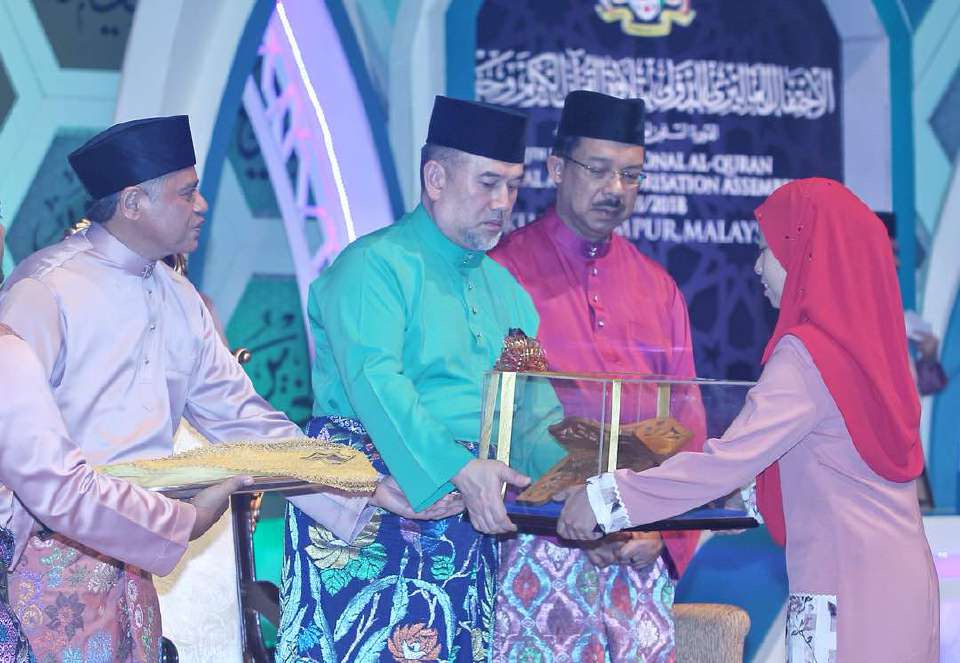 bharianmy's tweet photo. Qari, qariah Malaysia johan tilawah antarabangsa

https://t.co/QboctCWKkA https://t.co/2KwgDNaMfv