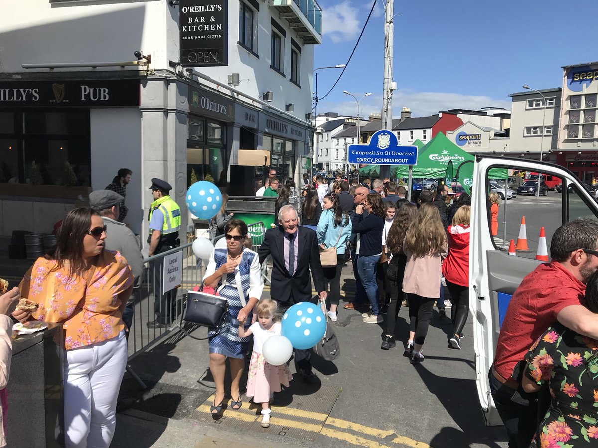 gbayfm's tweet photo. Salthill village is hopping! #EdFestGalway #LoveShannon https://t.co/mPSPiGqN6t