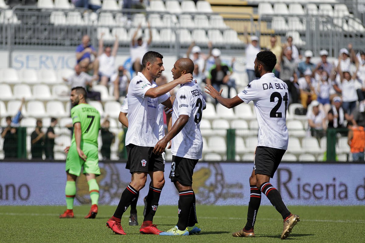magica_pro's tweet photo. PRO VERCELLI, ARRIVEDERCI SERIE B! https://t.co/qwO538lmSt (Foto @Iguan89) #SerieB #PrvTer #CalcioVero #ProVercelli #retrocessione @Lega_B https://t.co/ZPsjEq37qR