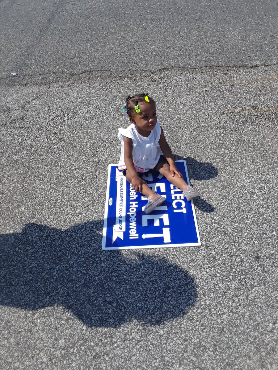 Genet4Judge's tweet photo. So cute and got the right idea! https://t.co/xovksEi69A