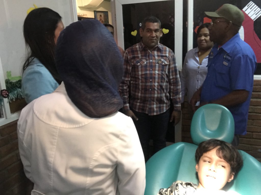danielquin1's tweet photo. #AlMomento @VPterritorial @MPComunas @psuvaristobulo llega al #Zulia cumpliendo instrucciones de nuestro PTE @NicolasMaduro para junto al @AlcaldiaMcbo @willy_casanova se ha inaugurado el comedor MamaRosa en la sede de la Fundación niños del Sol #Maracaibo @TareckPSUV https://t.co/wYt539vj2C