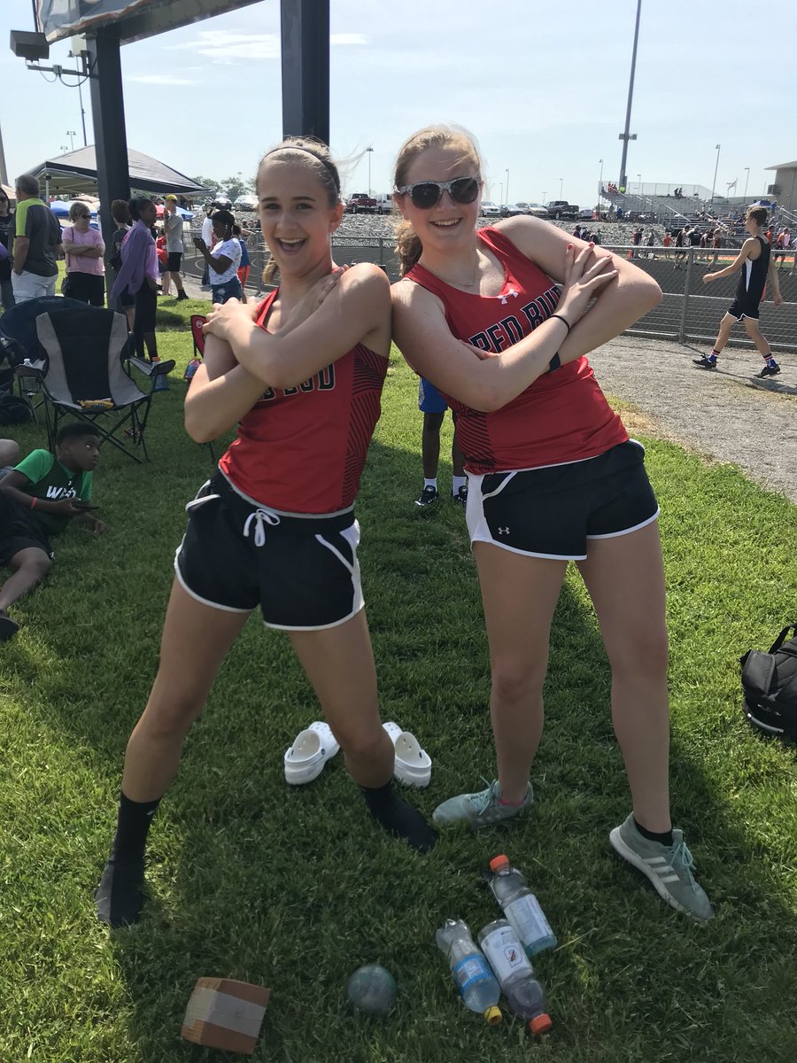 RBESMissSears's tweet photo. Good luck to these awesome girls today at state! #redbud132 #redbudtrack @Mr_Mellenthin @RBESroyals https://t.co/g6MJBFDRHr