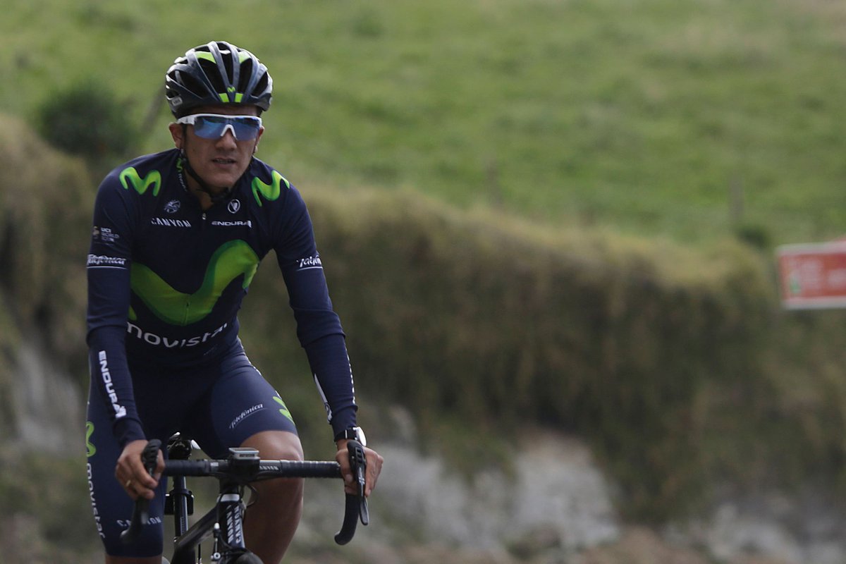 elcomerciocom's tweet photo. #Atención | ¡Orgullo ecuatoriano! Richard Carapaz ganó en la cima de Montevergine di Mercogliano, final de la octava etapa del #GiroDeItalia2018 https://t.co/0HXYemxVA0