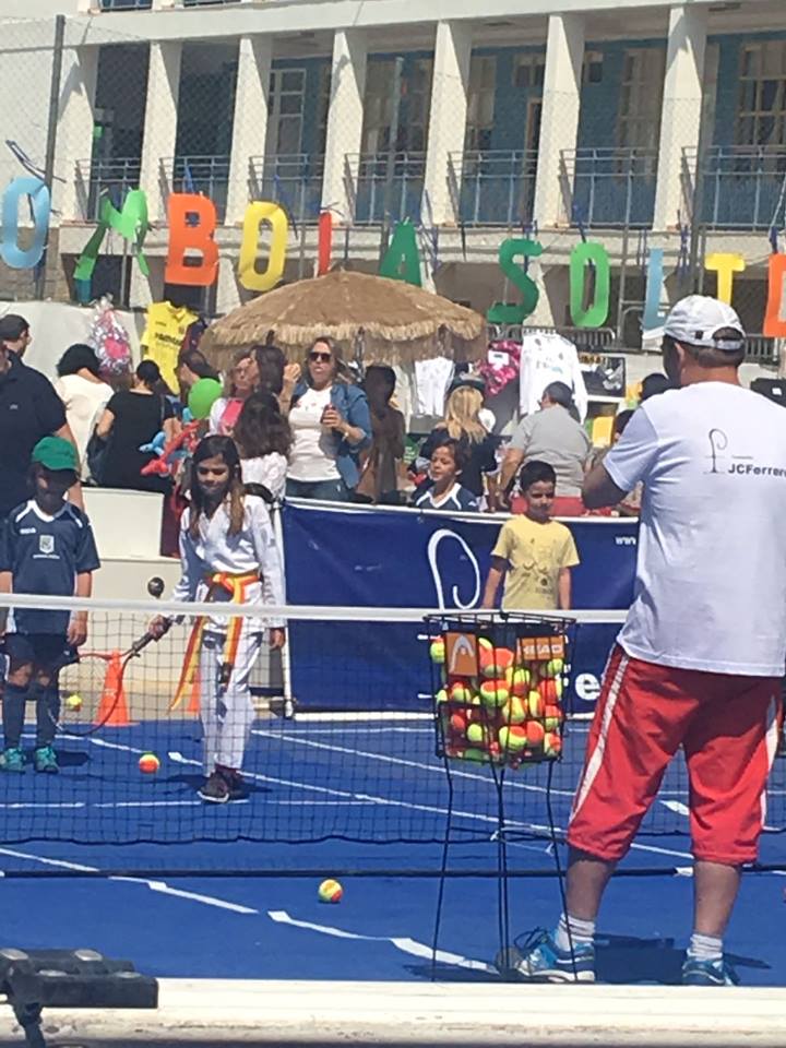 FundJCFerrero's tweet photo. Tremendo ambiente en @StreetTenis organizado en @SagradaFamElda 
Gran día a Beneficio "Asociación de Padres con Niños con Cáncer"
ÉXITO. GRACIAS A TODOS!!! https://t.co/AjI9Vh1BJQ