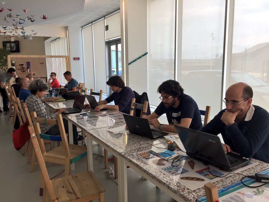 etopia_kids's tweet photo. Caras de máxima concentración en la #Hackathon infantil y adulta de @scratch. El tema de hoy para el videojuego es ¡las cavernas!. Tres horas para darle a la imaginación en #ScratchDay2018 #ScratchDayZgz https://t.co/W5NeTnJt4e
