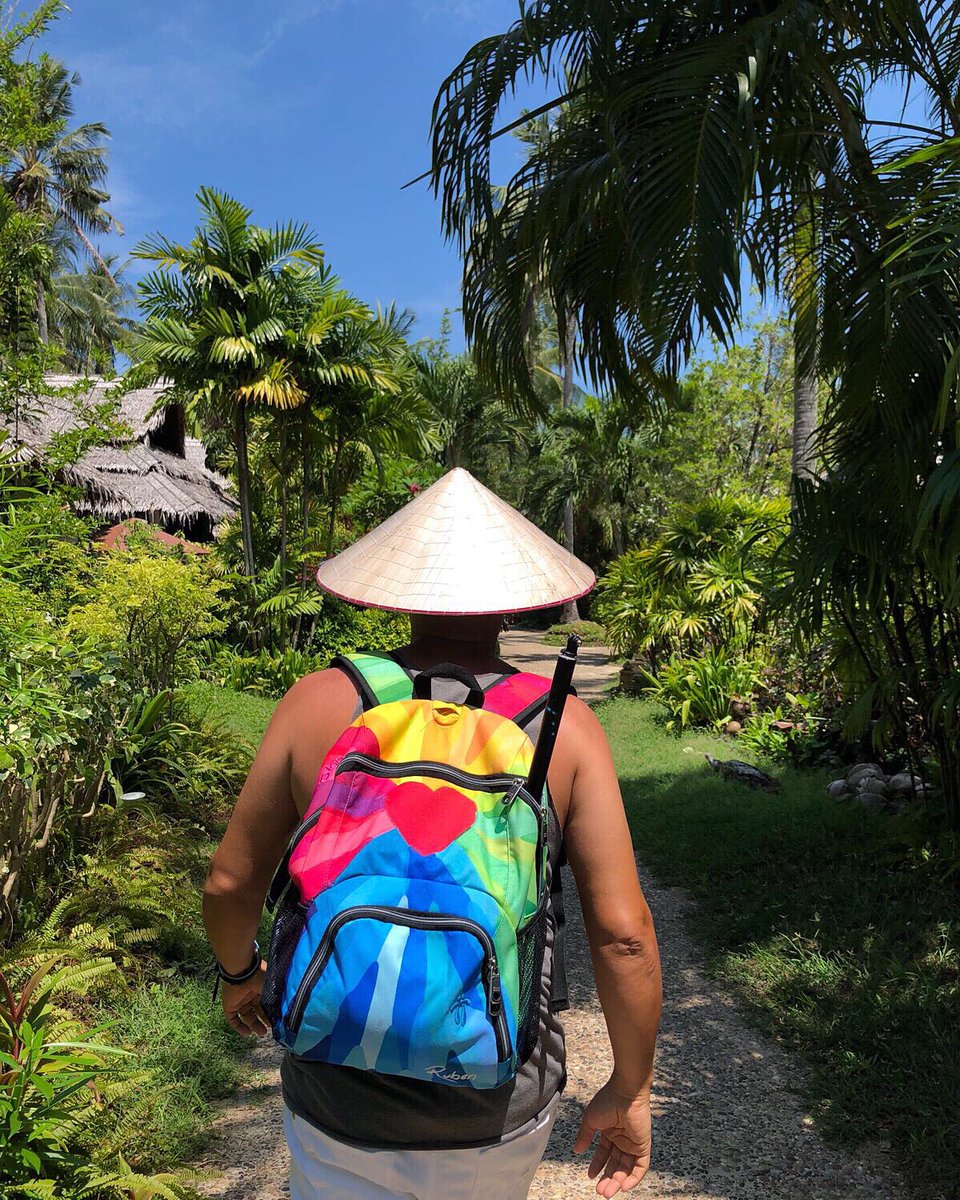 trespa3's tweet photo. Cada día llegando más lejos con mi arte... 🇹🇭🎒 Morrales by @ruben3pa #thailand #railaybeach #Railayvillageresort #originales #originalart #bagpack #morral #mochila #maletines #arte #art #acrílico #acryllic #colores #colors #TOTTOxElMundo @tottobrand
📷 by @kfedic #gracias https://t.co/lKPfTDZ77z