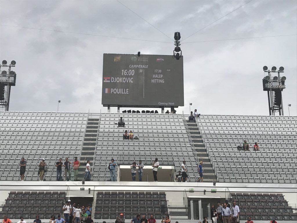 Fedexme's tweet photo. At @InteBNLdItalia when you see a @DjokerNole training session! Tennis experience #ibi18 https://t.co/aPSQB7QBXN