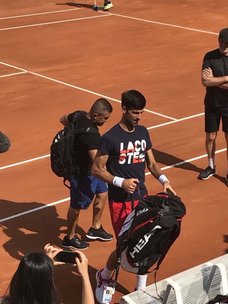 Fedexme's tweet photo. At @InteBNLdItalia when you see a @DjokerNole training session! Tennis experience #ibi18 https://t.co/aPSQB7QBXN